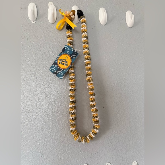 Seashell & wooden bead handcrafted lei - Picture 2 of 3